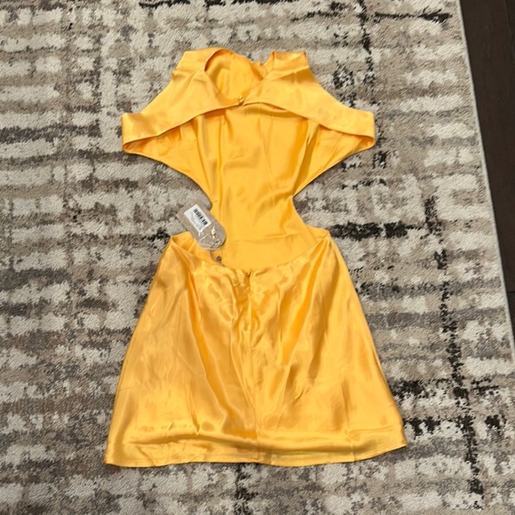 Meshki Yellow Sheath Cocktail Dress Mock Neck Sleeveless - Picture 4 of 7